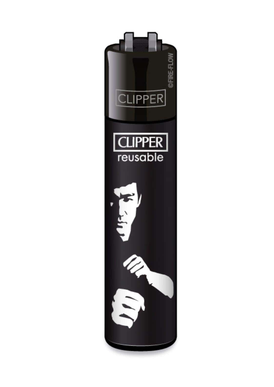 Schwarzes clipper feuerzeug mit weißer bruce lee silhouette in kampfpose ideal für gothic und dark fashion fans